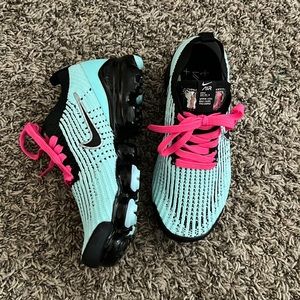 Women’s Nike vapor max size 6.5